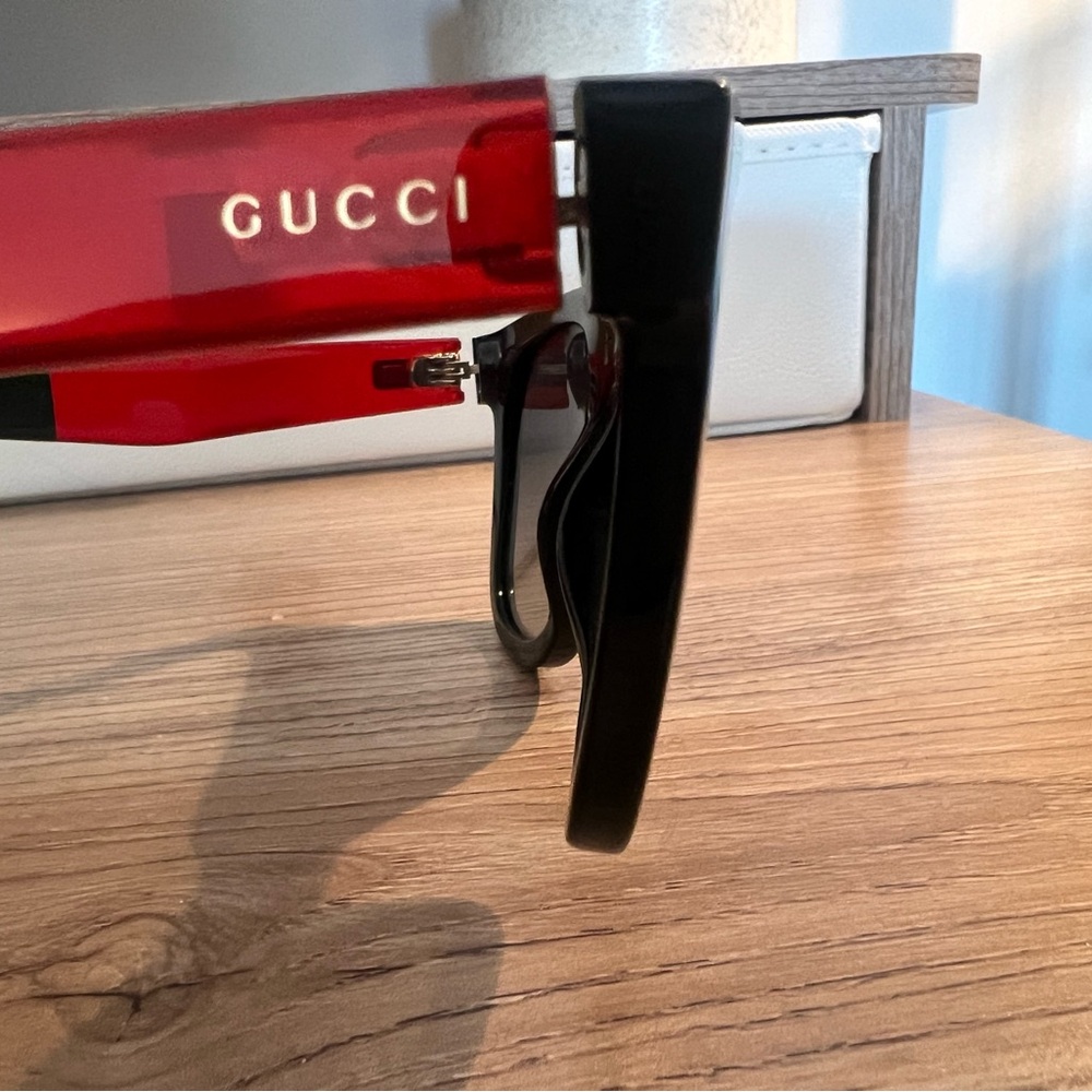 Gucci Sunglasses with Black Frame and Red and green Side Temples - Picture 5 of 8